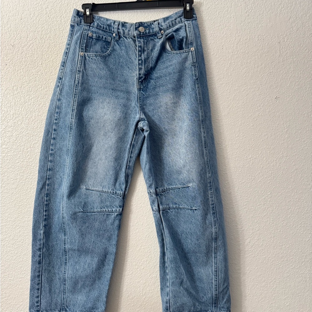 Aaron & Amber Classic Light Blue Ankle-Length Barrel Jeans. L. Like New!